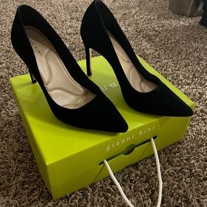 Classic Black Gianni Bini Heels 🖤